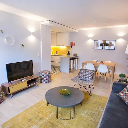 Porto Views & Wines By Porto Hosts *