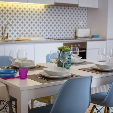 Porto Views & Wines By Porto Hosts *