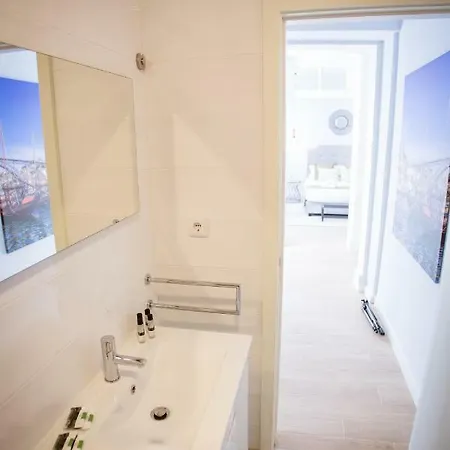 Porto Views & Wines By Porto Hosts