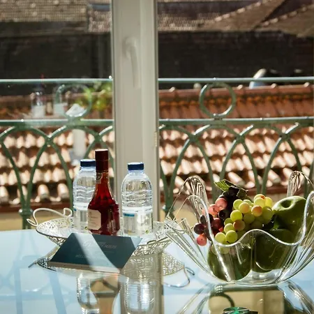 Porto Views & Wines By Porto Hosts *