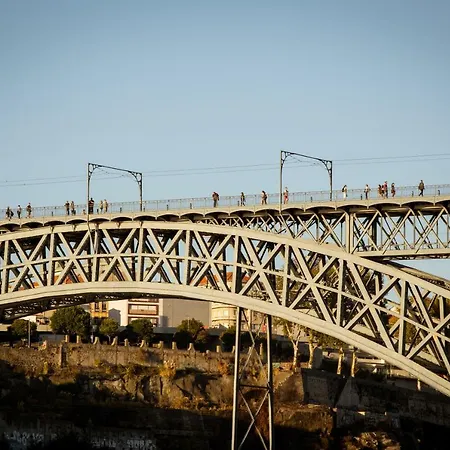 Porto Views & Wines By Porto Hosts *