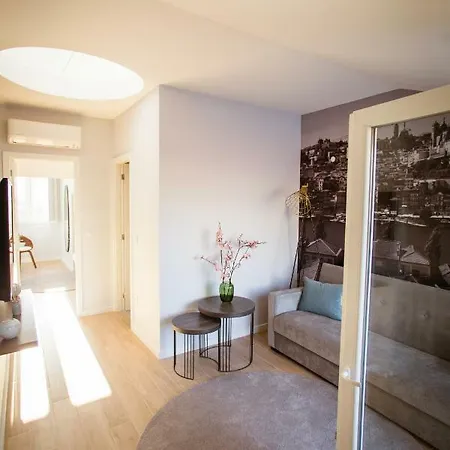 Porto Views & Wines By Porto Hosts *