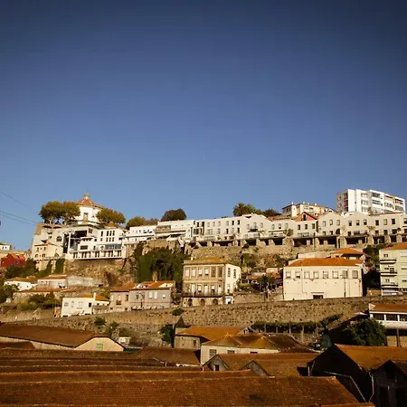 Porto Views & Wines By Porto Hosts *