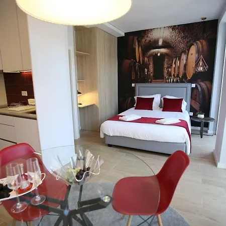 Porto Views & Wines By Porto Hosts *