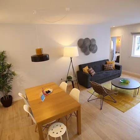 Porto Views & Wines By Porto Hosts *