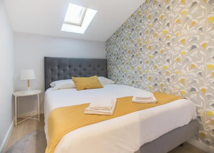 Porto Views & Wines By Porto Hosts *