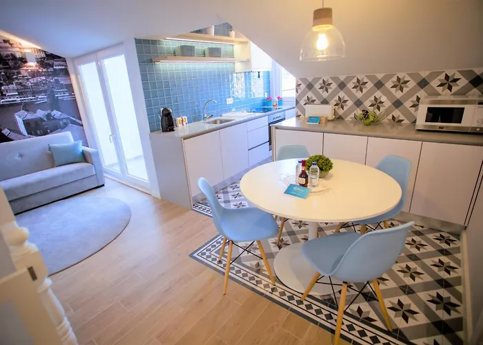 Porto Views & Wines By Porto Hosts