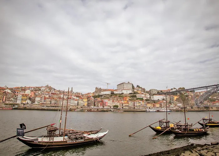 Porto Views & Wines By Porto Hosts Daire *