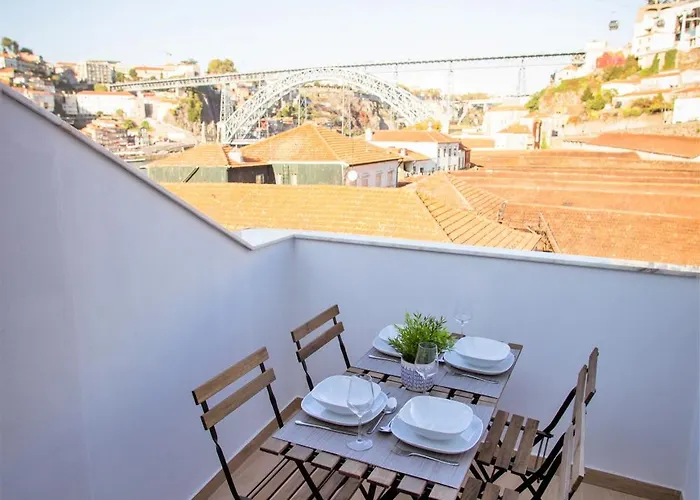 Porto Views & Wines By Porto Hosts Daire *