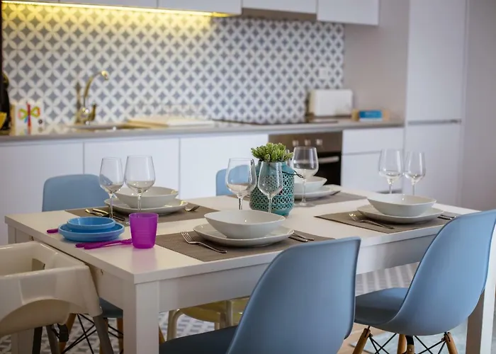 Porto Views & Wines By Porto Hosts *