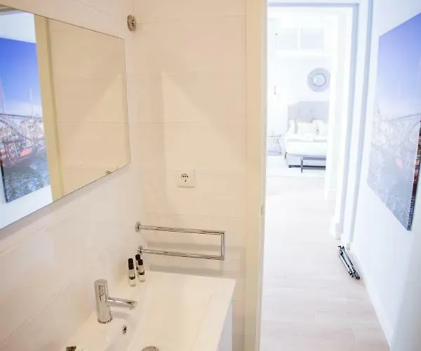 Porto Views & Wines By Porto Hosts