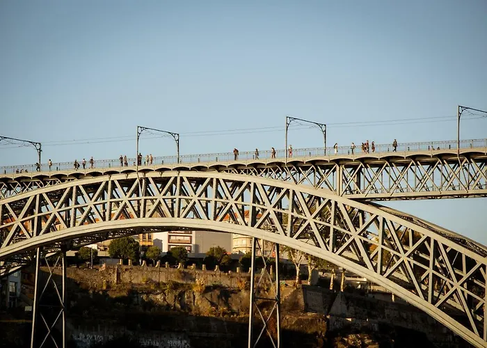 Porto Views & Wines By Porto Hosts *