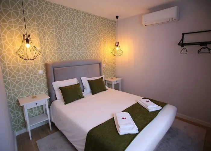 Porto Views & Wines By Porto Hosts *