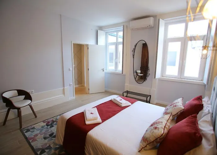 Porto Views & Wines By Porto Hosts *