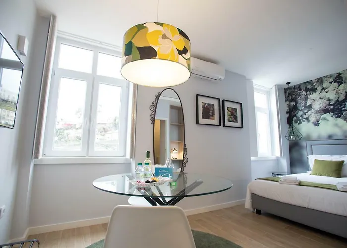 Porto Views & Wines By Porto Hosts